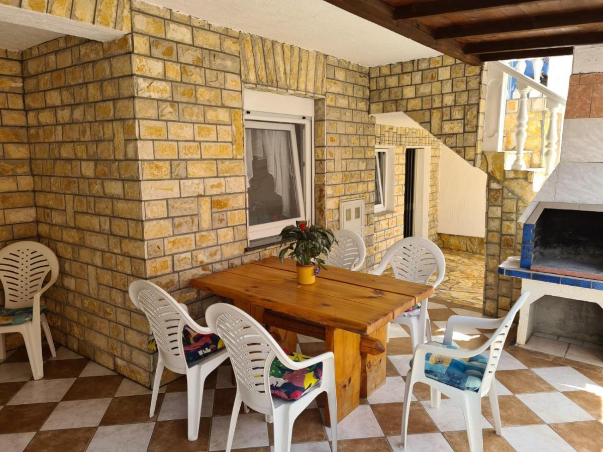 ויר Apartments Tuka Near The Beach מראה חיצוני תמונה